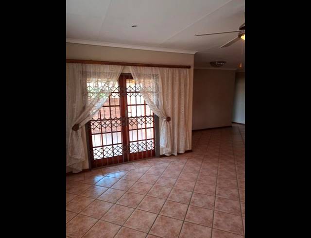 2 BEDROOM TOWNHOUSE FOR SALE IN FAERIE GLEN